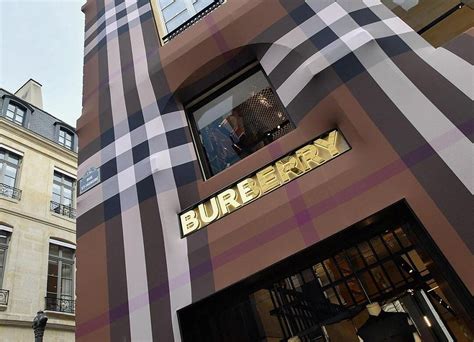 Negozi di abbigliamento Burberry nella città di Palermo